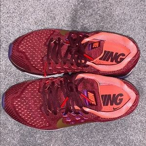 Nike zoom structure 18 sneaker